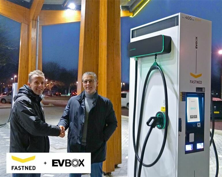 Fastned und EVBox installieren 400-kW-Schnellladesäule in den Niederlanden